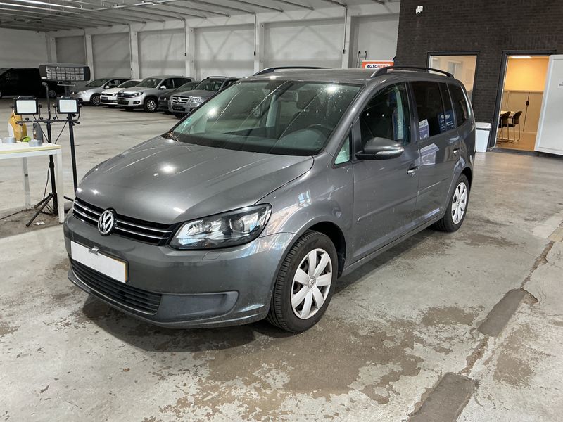 Volkswagen Touran 1.6 TDI — фото 1