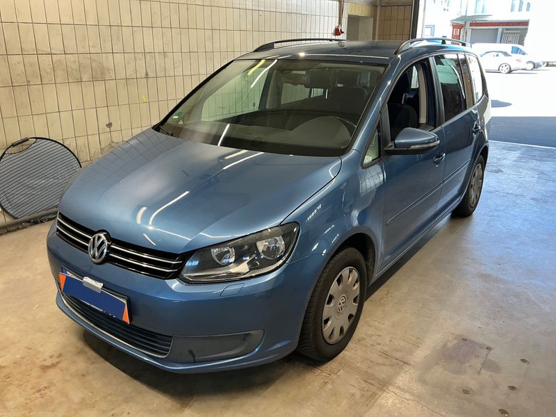 Volkswagen Touran 1.6 TDI — фото 1