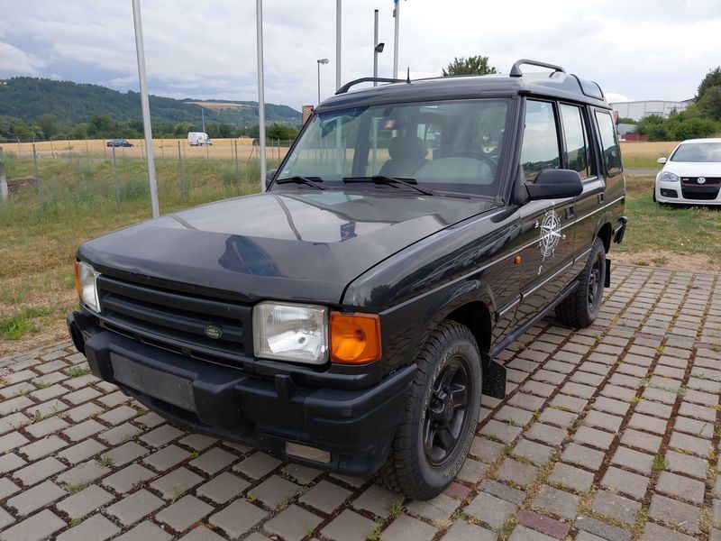 Land Rover Discovery 3.9 — 1/8