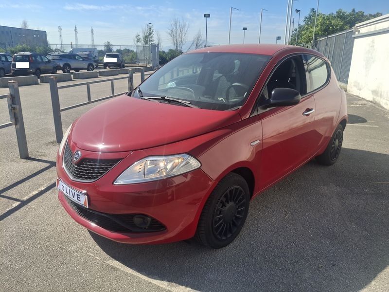 Lancia Ypsilon 1.0 Mild-Hybrid — 1/8