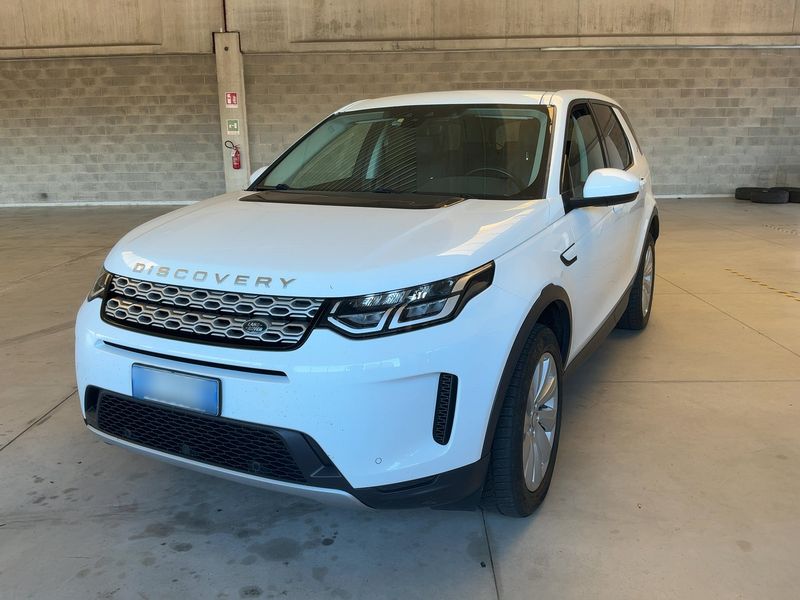 Land Rover Discovery Sport P300e Hybrid — 1/8