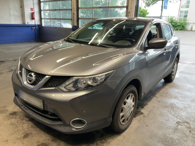 Nissan Qashqai 1.2 — 1/8