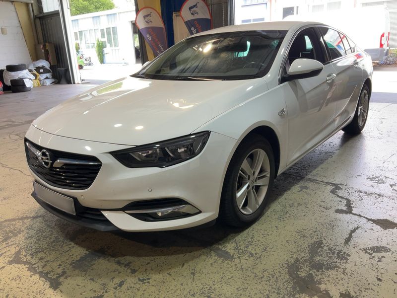 Opel Insignia Grand Sport 2.0 CDTI — 1/8