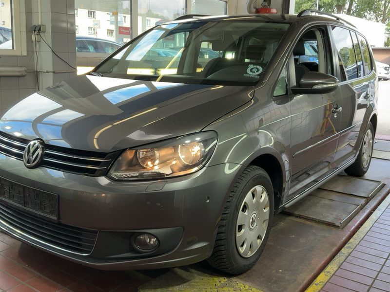 Volkswagen Touran 1.6 TDI — фото 1