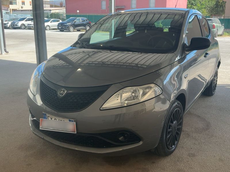 Lancia Ypsilon 1.2 — 1/8