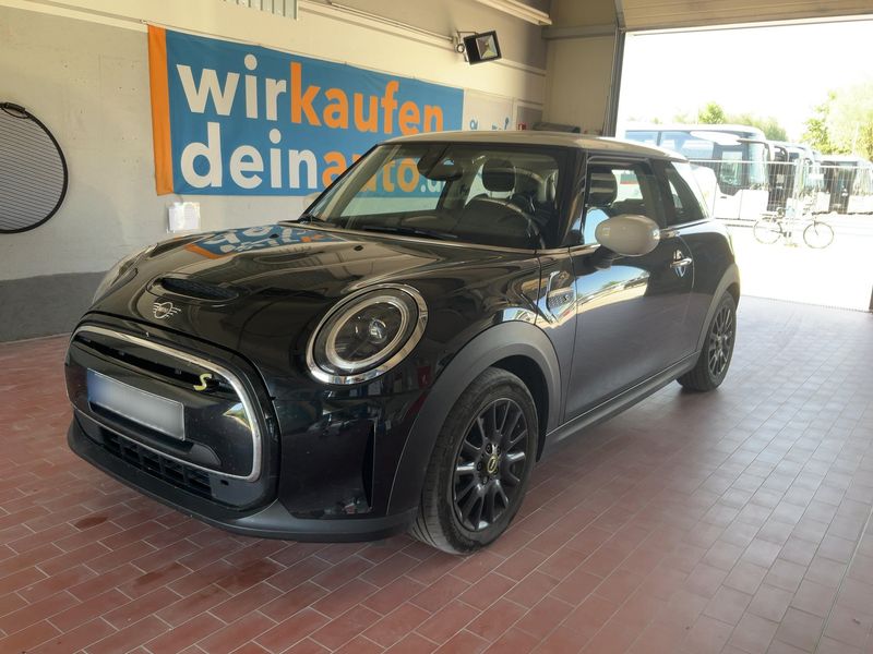 MINI MINI Cooper SE — 1/8