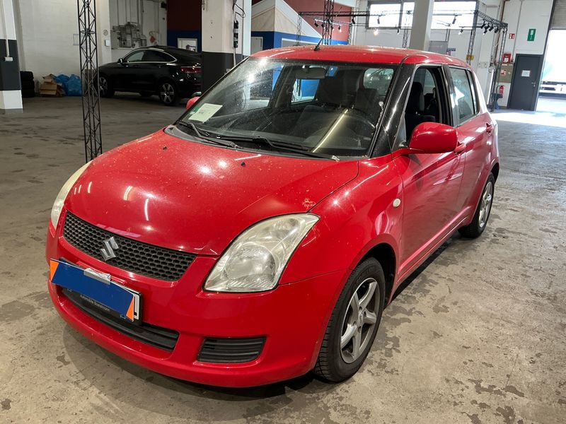 Suzuki Swift 1.3 — фото 1