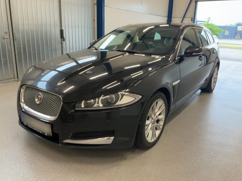 Jaguar XF 2.2 D — 1/8
