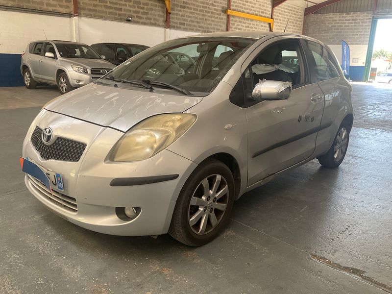 Toyota Yaris 1.3 VVT-i — фото 1