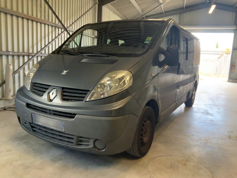 Renault Trafic 2.0 dCi — 1/8