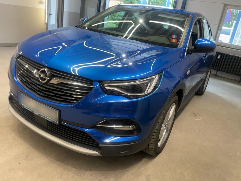Opel Grandland X 1.2 Turbo — 1/8