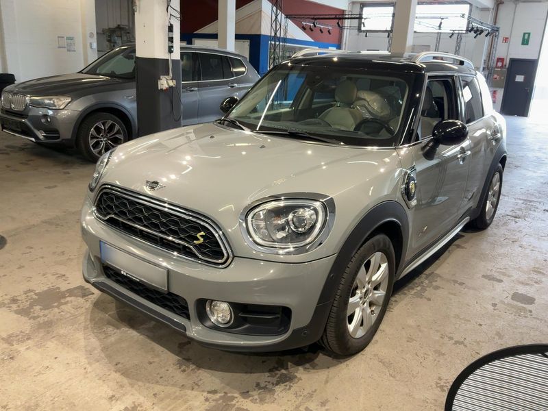 MINI Countryman Cooper S E Hybrid — 1/8