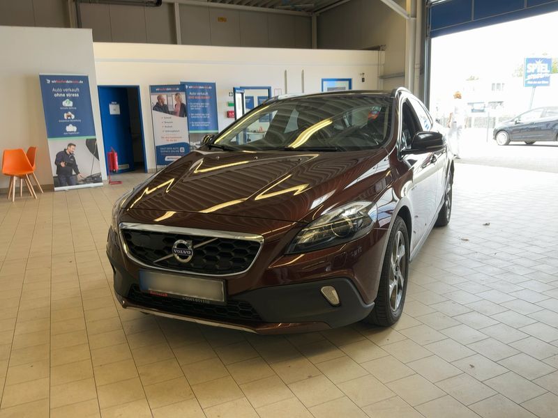 Volvo V40 Cross Country 2.0 T4 — 1/8