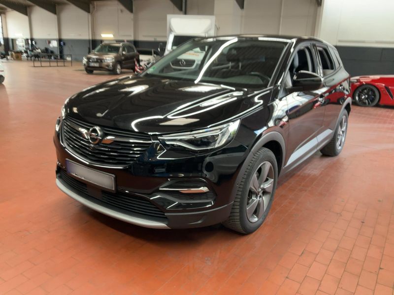 Opel Grandland X 1.2 Turbo — 1/8