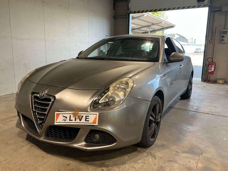 Alfa Romeo Giulietta 2.0 JTDM — 1/8