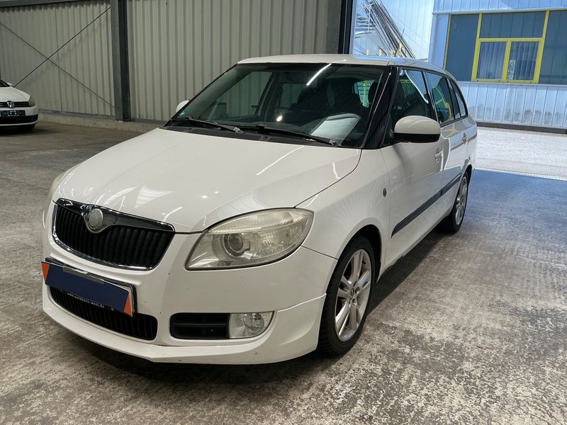 Skoda Fabia 1.6 — 1/8