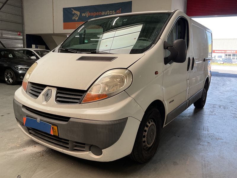 Renault Trafic 2.5 dCi — фото 1