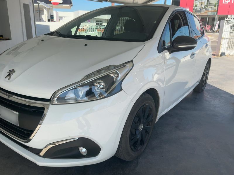 Peugeot 208 1.2 e-VTi — фото 1
