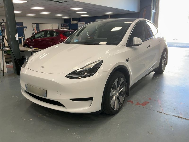 Tesla Model Y Standard Range — фото 1