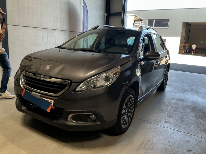 Peugeot 2008 1.2 VTi — 1/8
