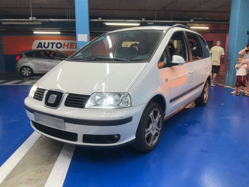 Seat Alhambra 2.0 TDI — 1/8