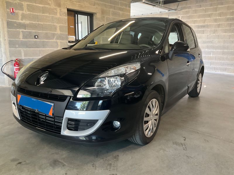 Renault Scenic 1.5 dCi — фото 1