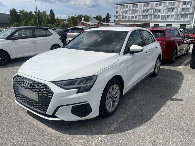 Audi A3 Sportback 40 TFSIe — фото 1