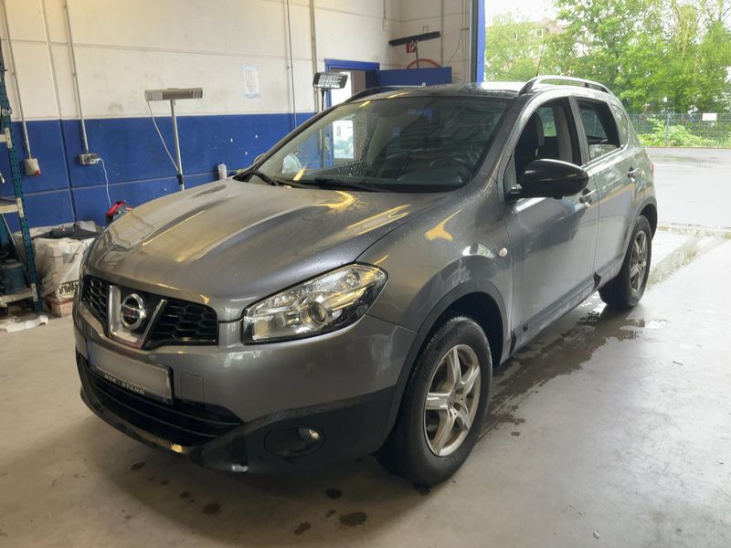 Nissan Qashqai 2.0 — 1/8