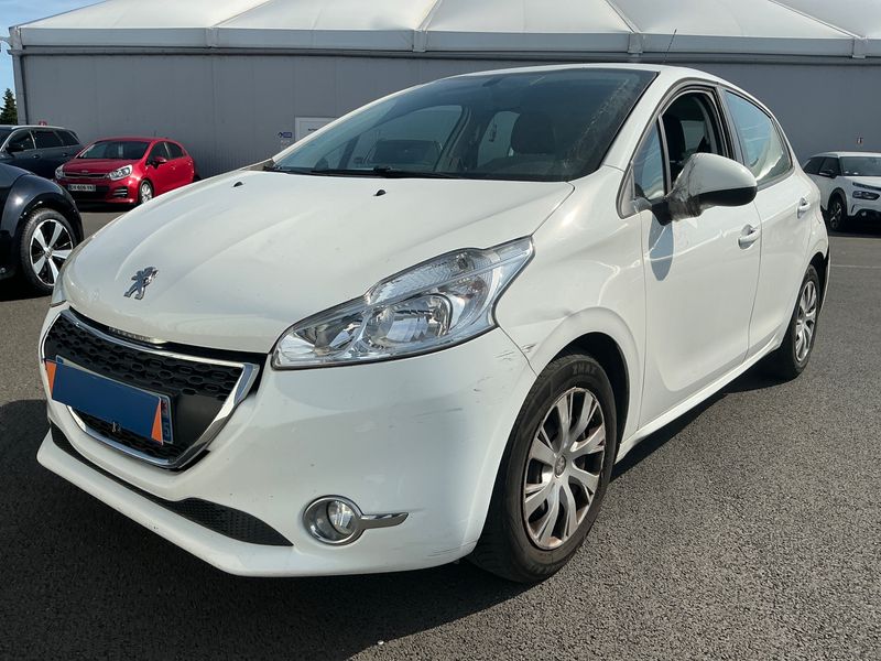 Peugeot 208 1.6 HDi — 1/8