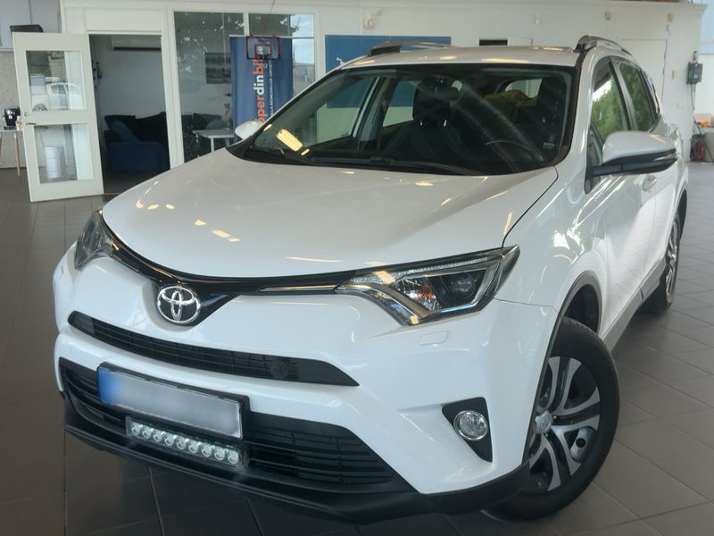 Toyota RAV 4 2.0 — фото 1