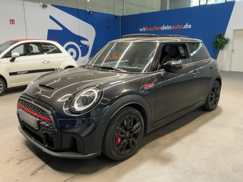 MINI MINI John Cooper Works — 1/8