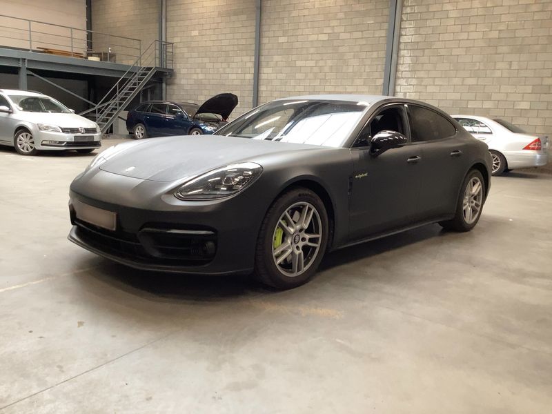 Porsche Panamera 4 E-Hybrid — 1/8