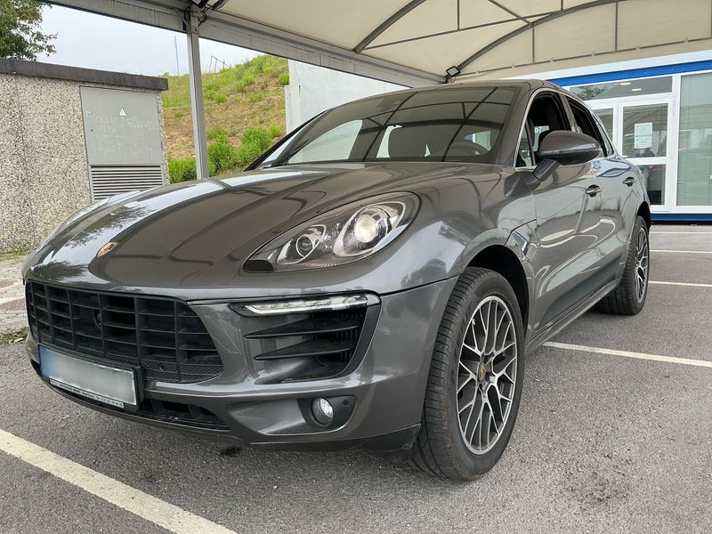 Porsche Macan S — 1/8
