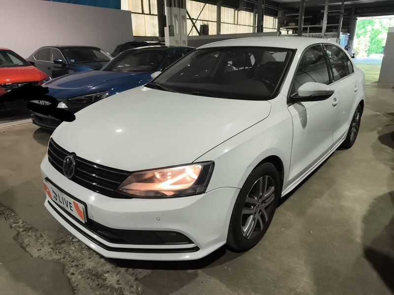 Volkswagen Jetta 2.0 TDI — 1/8