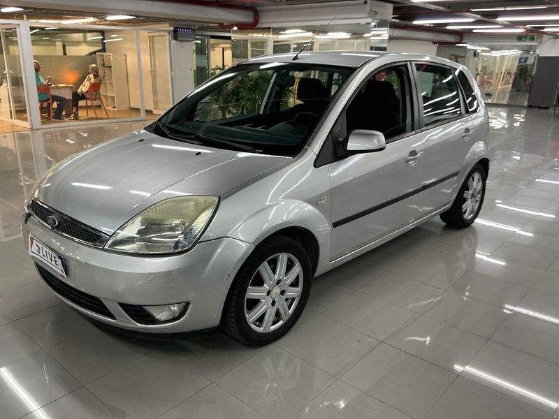 Ford Fiesta 1.25 — фото 1