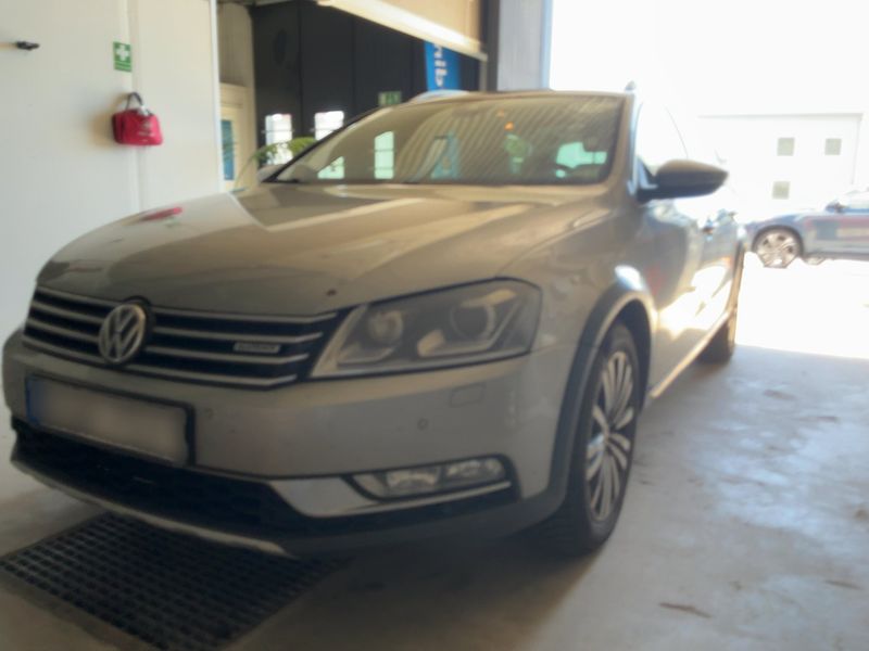 Volkswagen Passat 2.0 TDI — 1/8