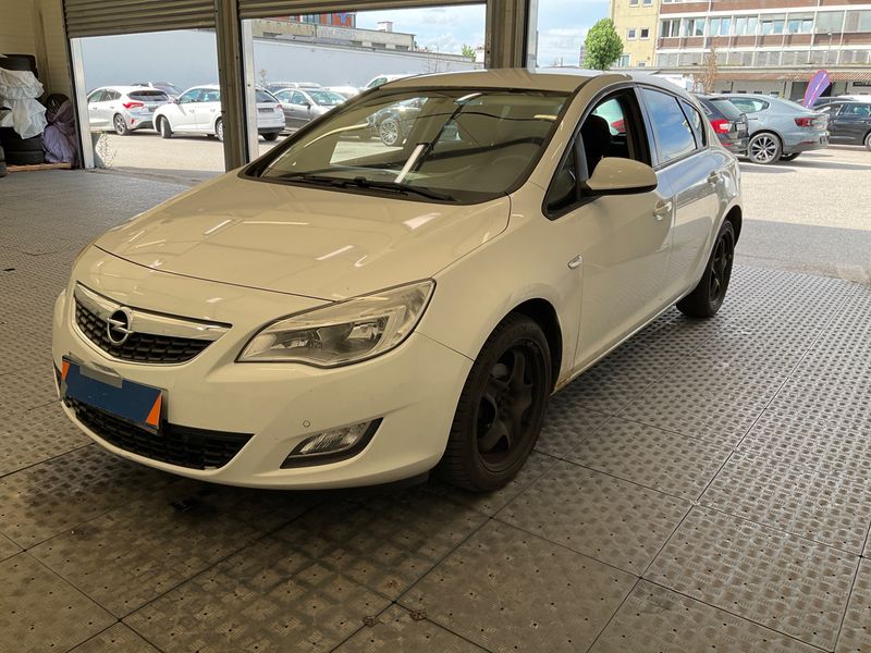Opel Astra 1.4 Turbo — фото 1