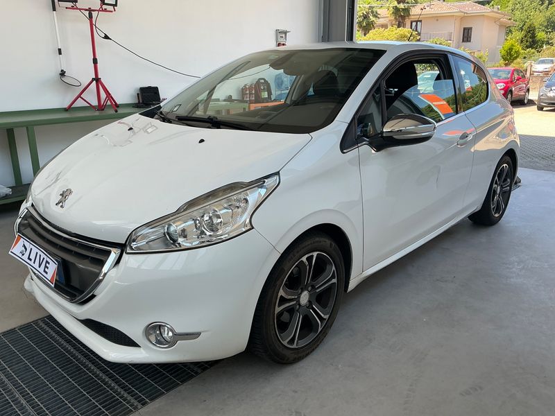 Peugeot 208 1.2 VTi — фото 1