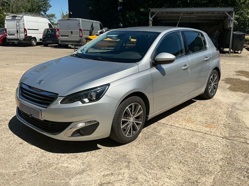 Peugeot 308 1.2 e-THP — фото 1