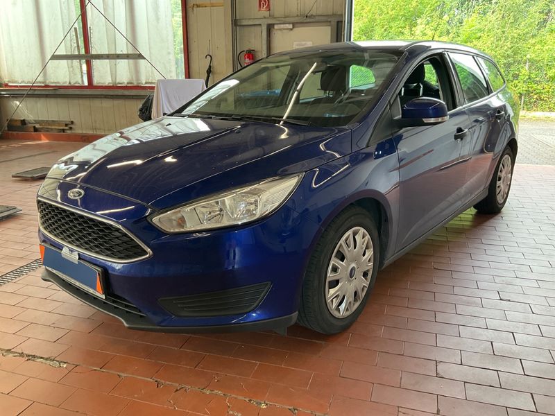 Ford Focus 1.0 EcoBoost — фото 1