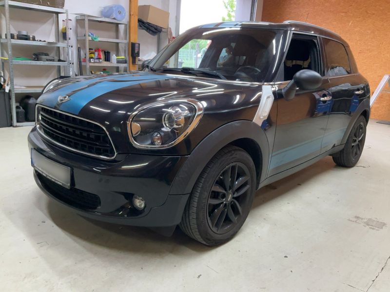 MINI Countryman One D — 1/8