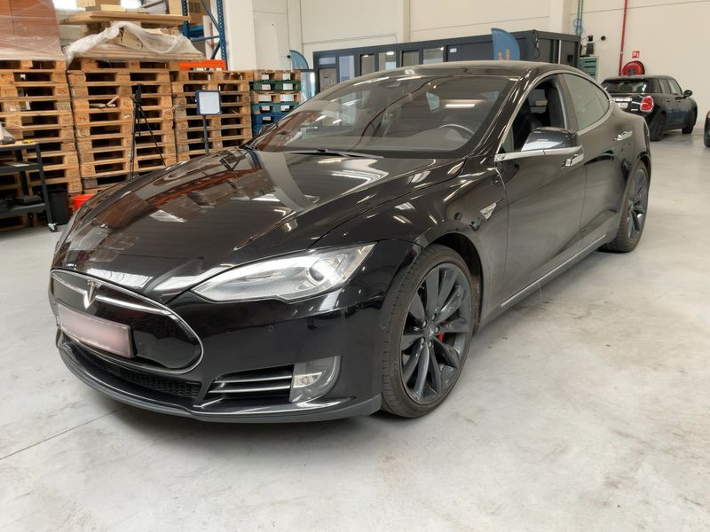Tesla Model S P85D — 1/8