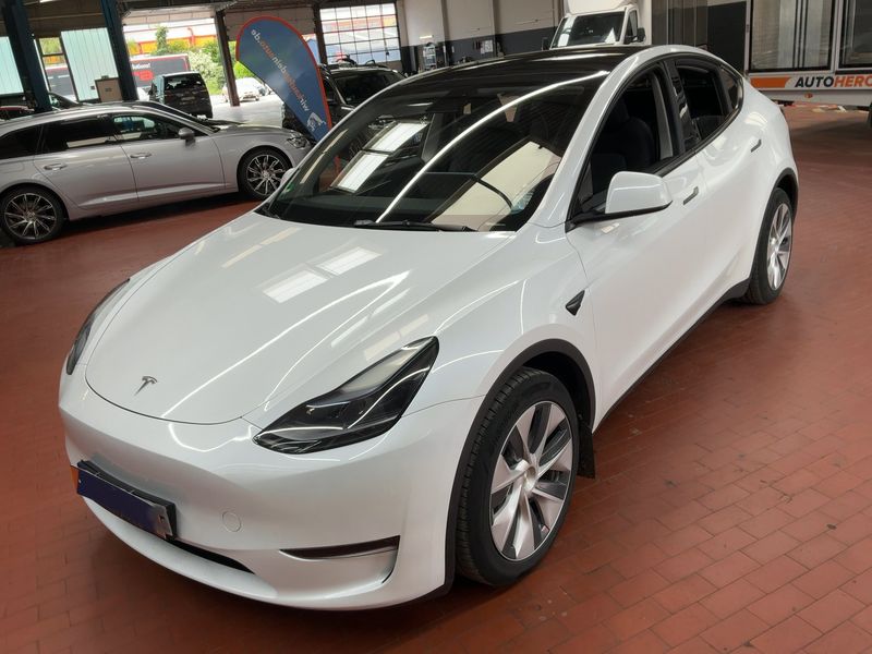 Tesla Model Y Max Range Dual AWD — 1/8