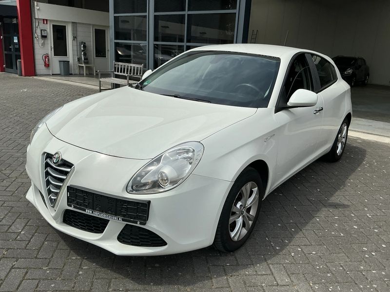 Alfa Romeo Giulietta 1.4 Turbo — 1/8