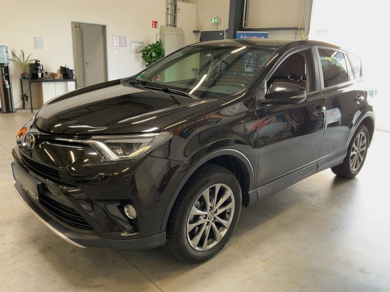 Toyota RAV 4 2.0 — 1/8