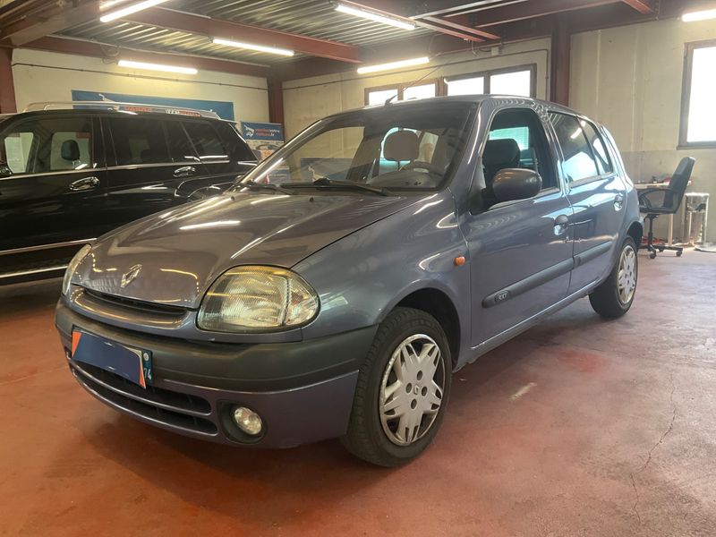 Renault Clio 1.6 — 1/8