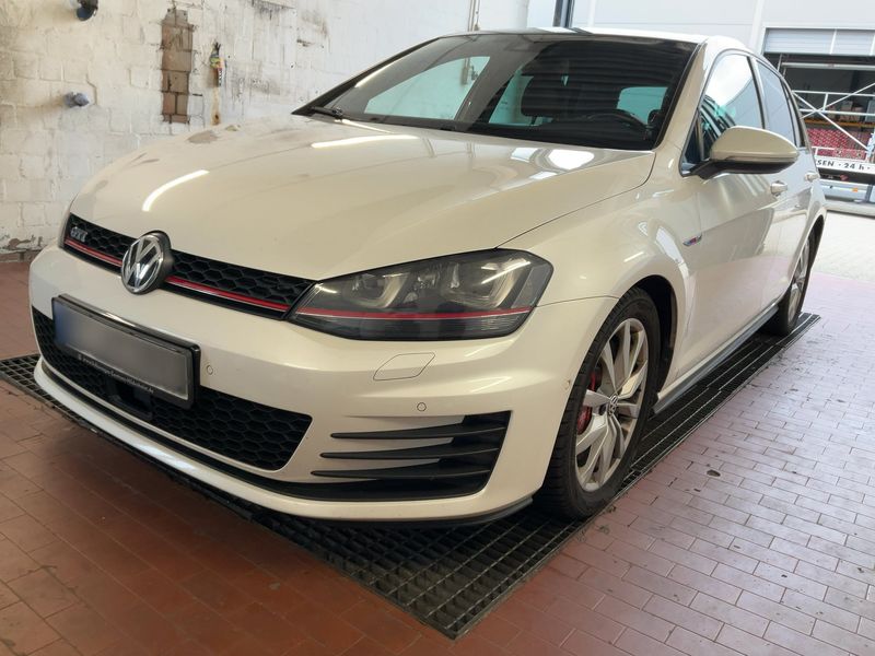 Volkswagen Golf VII 2.0 TFSI — 1/8