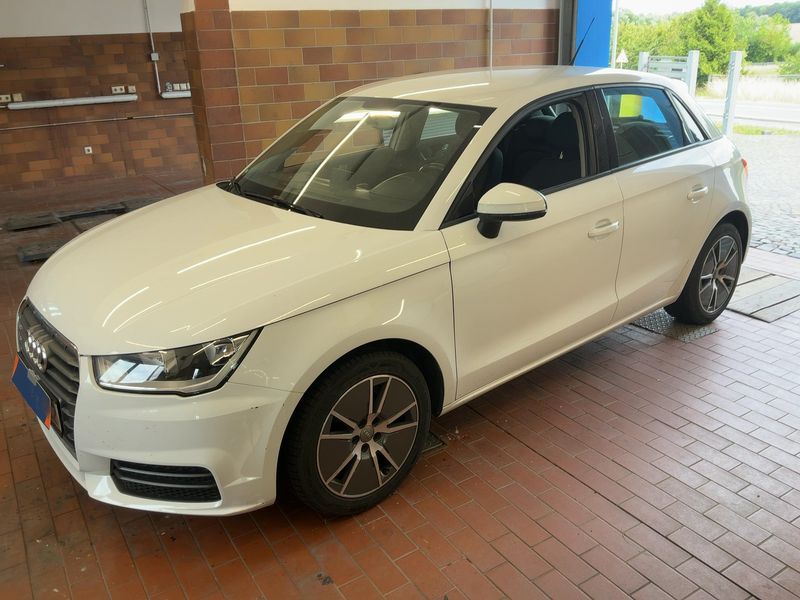 Audi A1 Sportback 1.0 TFSI — 1/8
