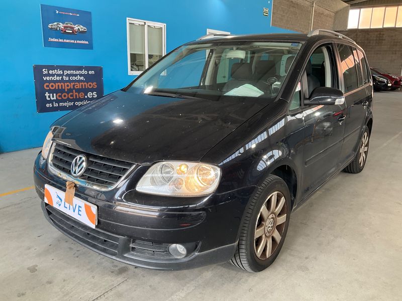 Volkswagen Touran 2.0 TDI — фото 1