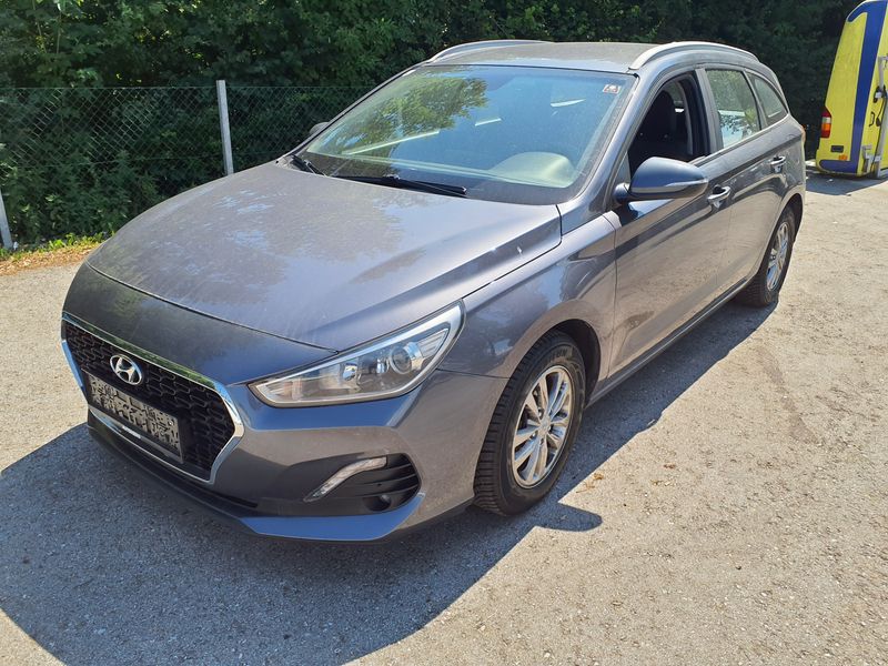 Hyundai i30 1.6 CRDi — 1/8
